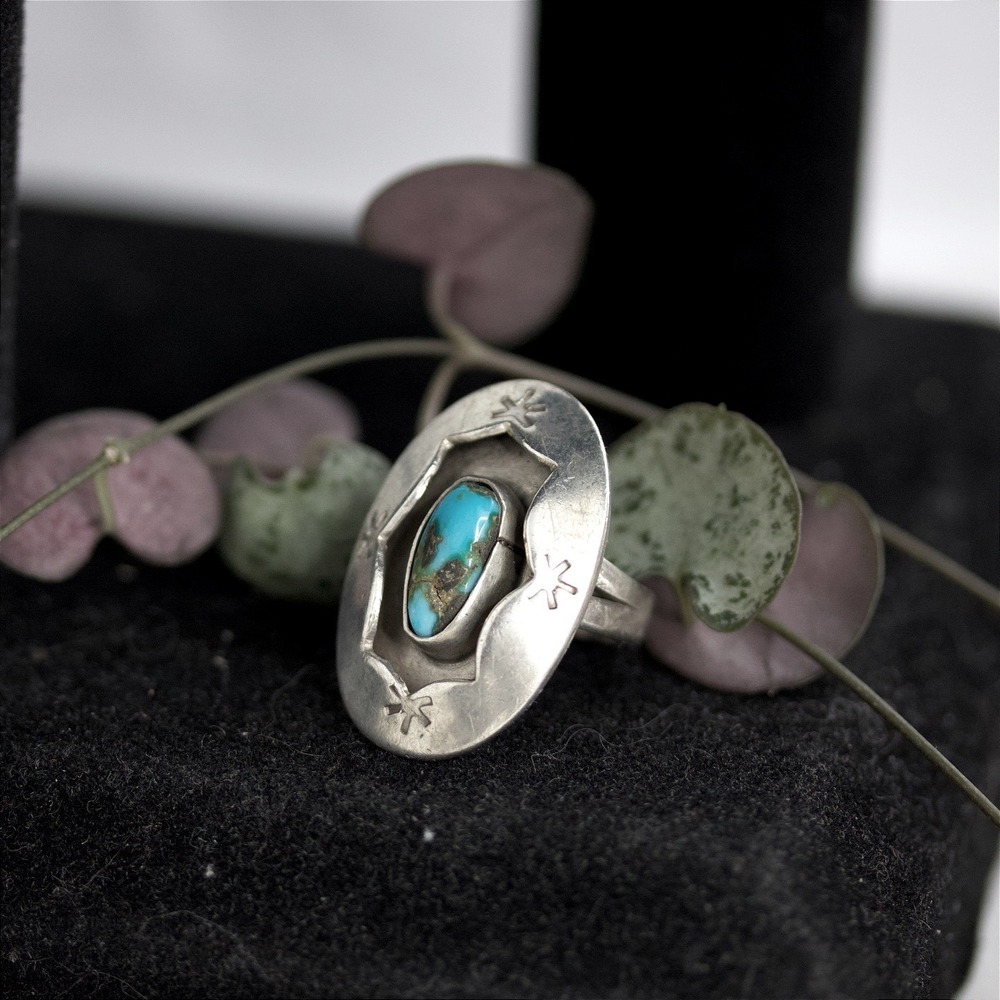 Native American Sterling Silver Turquoise Oval Stamped Ring Size 6 - Picture 2 of 8